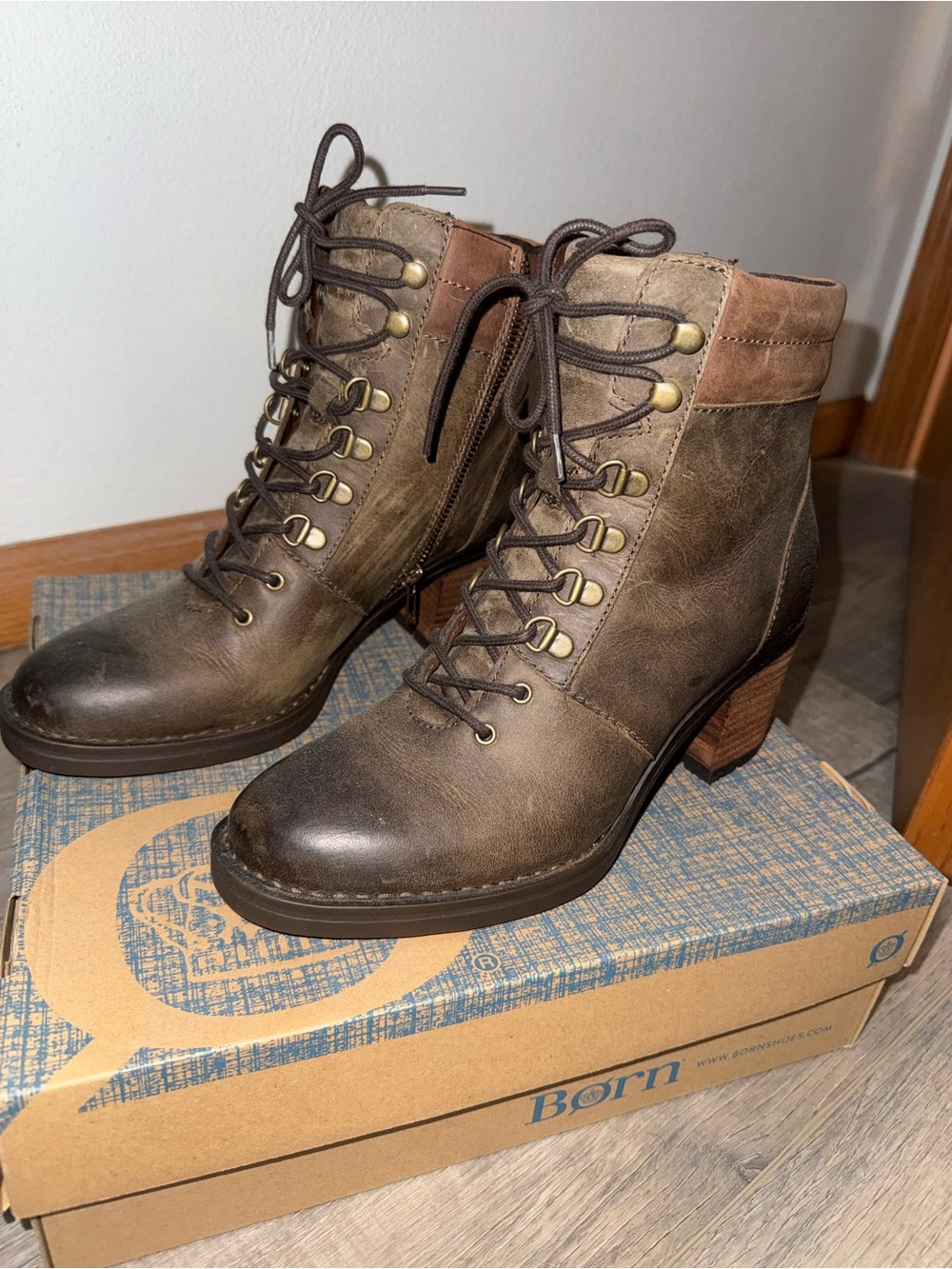 Born Descent Booties Olive Green & Brown Leather w Box
